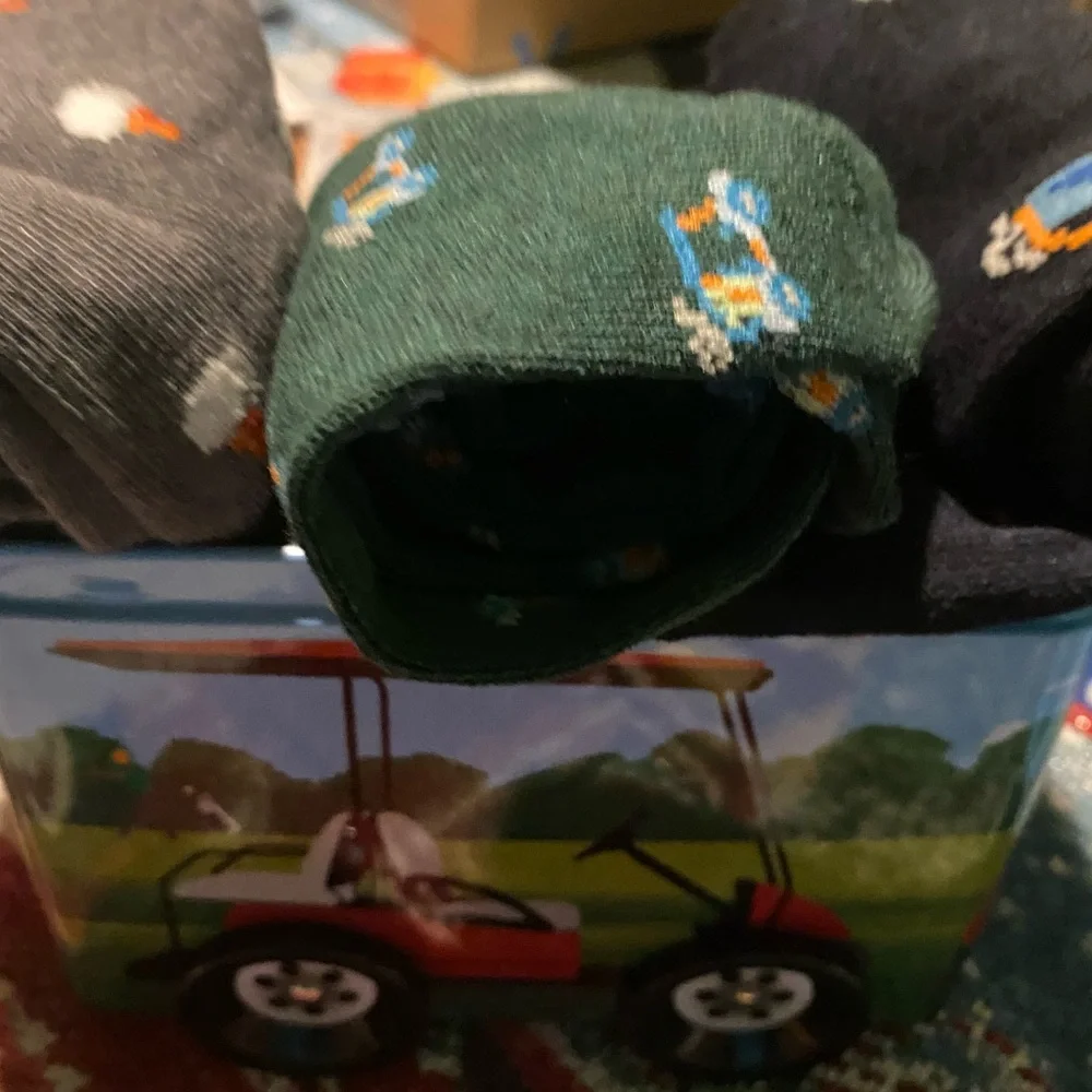 MENS Golf-Themed Dress Socks in Decorative Tin  Sz 8-12